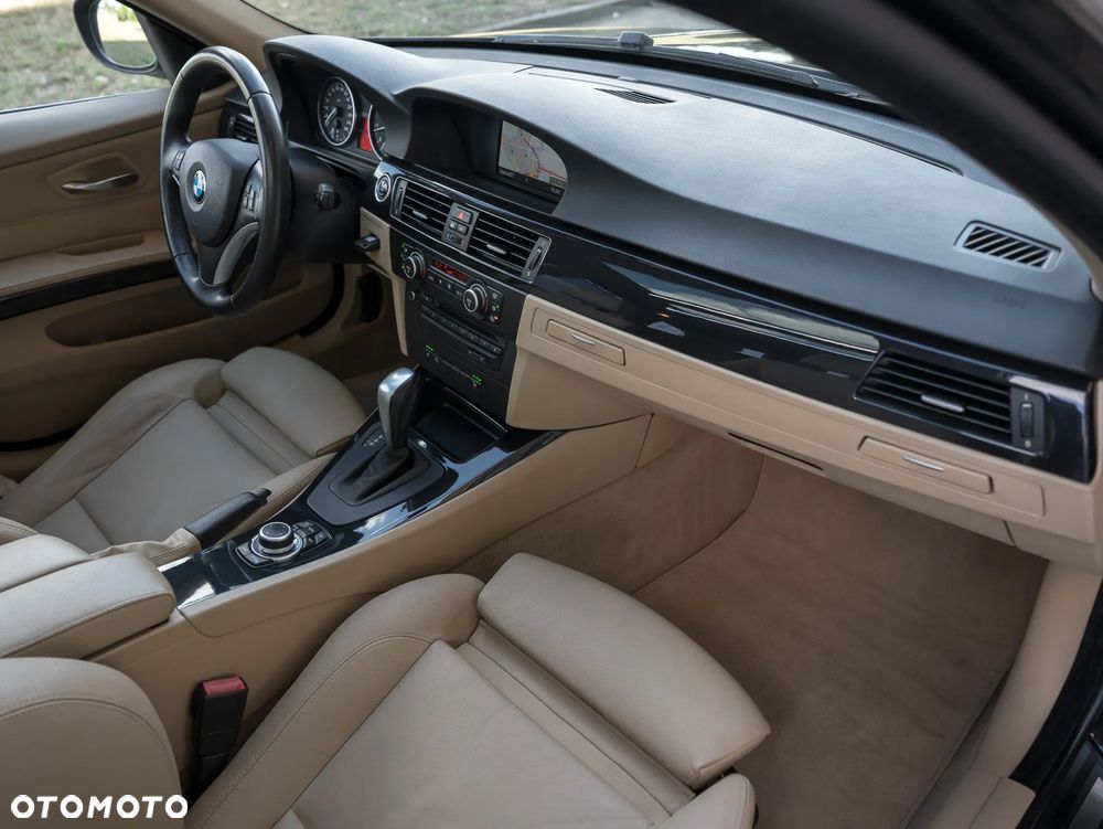 BMW Seria 3 325i Edition Exclusive - 32