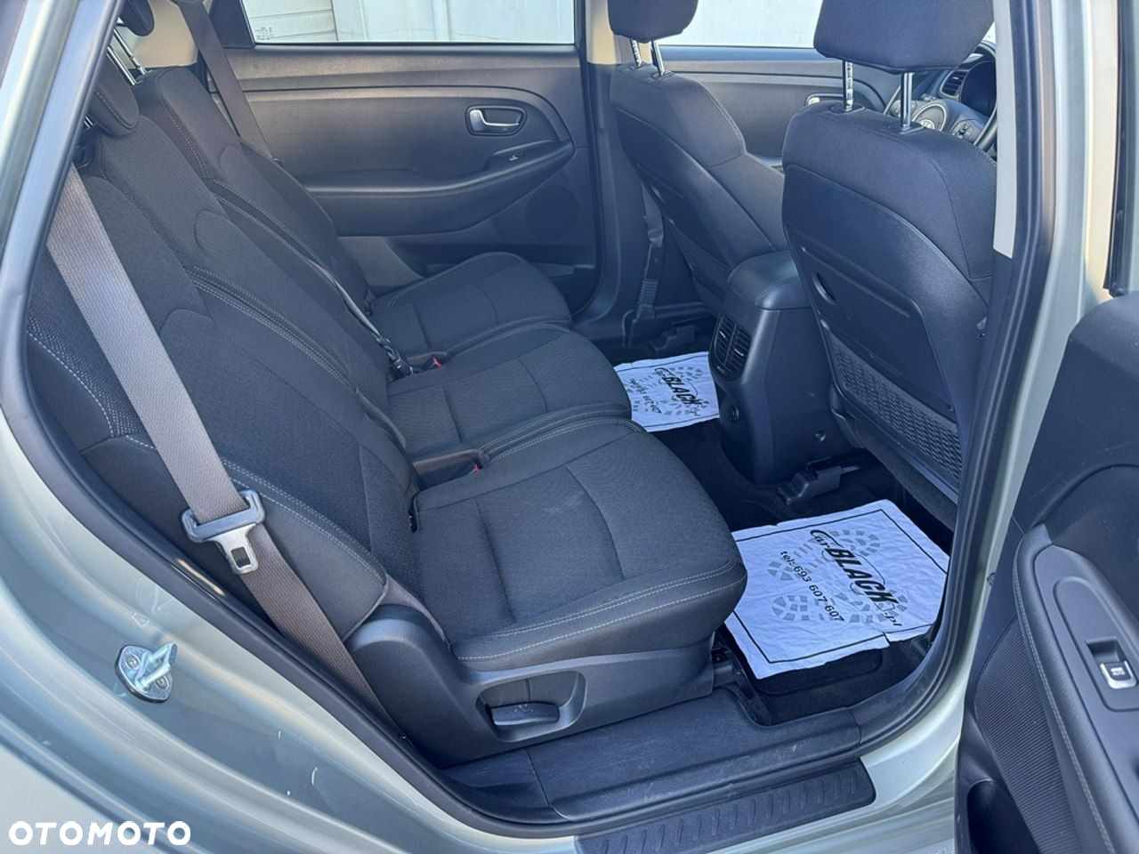 Kia Carens - 22