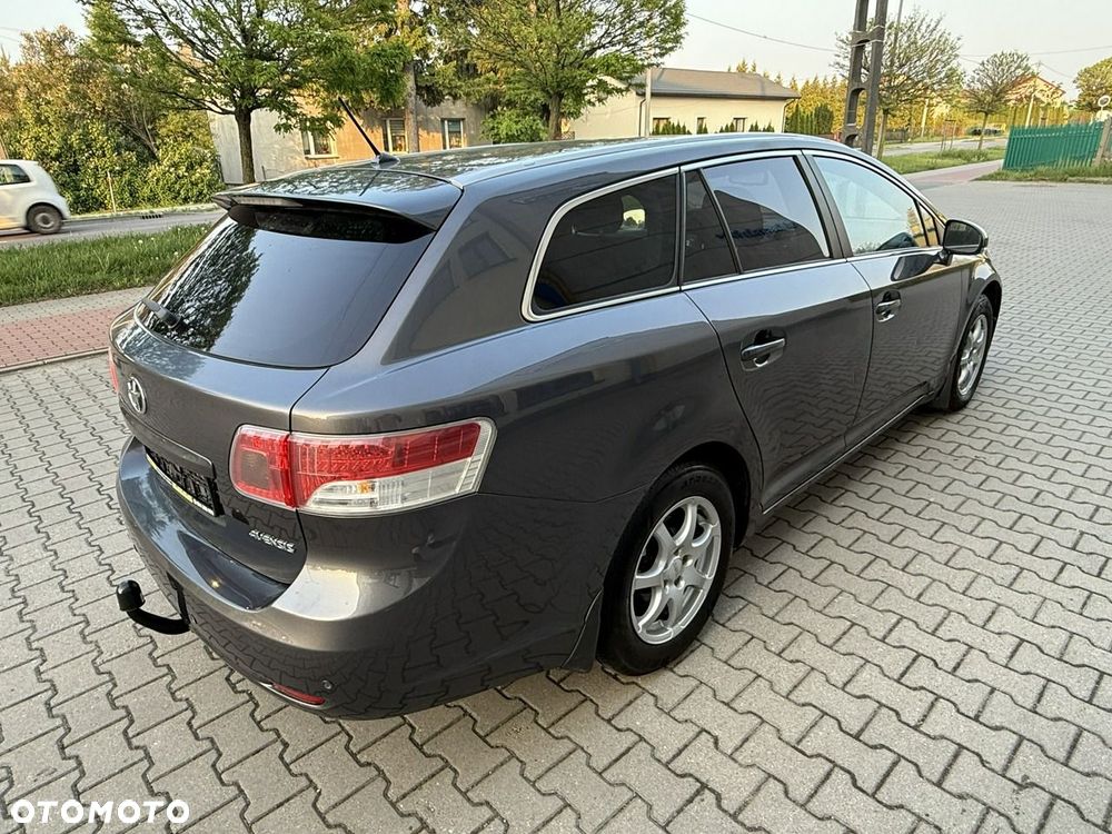 Toyota Avensis - 4