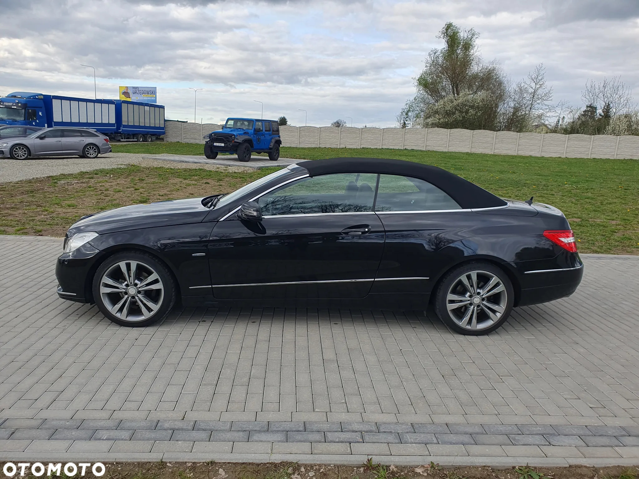Mercedes-Benz Klasa E 200 Cabrio BlueEFFICIENCY 7G-TRONIC Avantgarde - 36