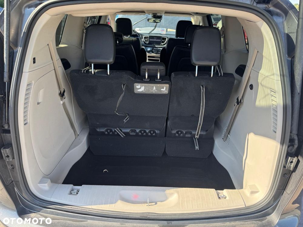 Chrysler Pacifica - 22