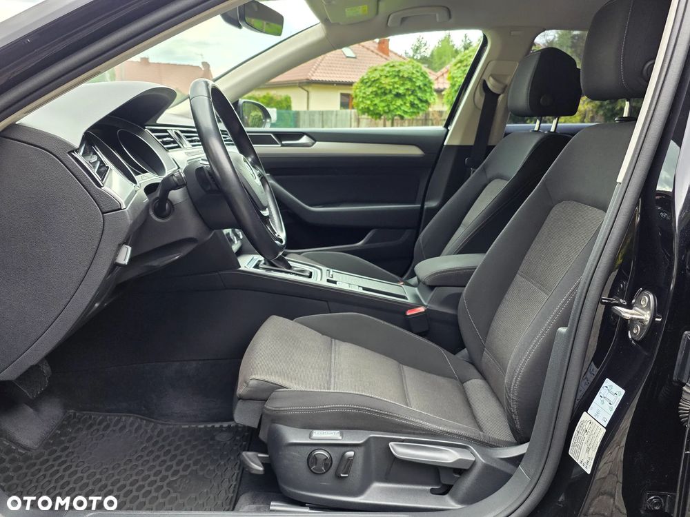 Volkswagen Passat - 20