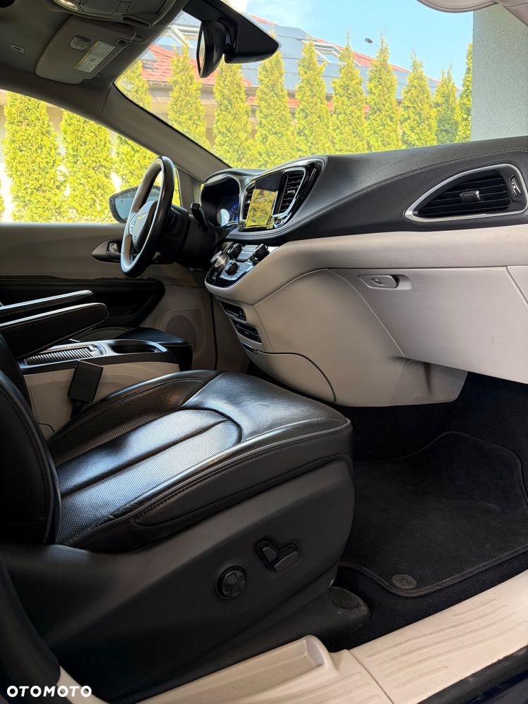 Chrysler Pacifica - 26