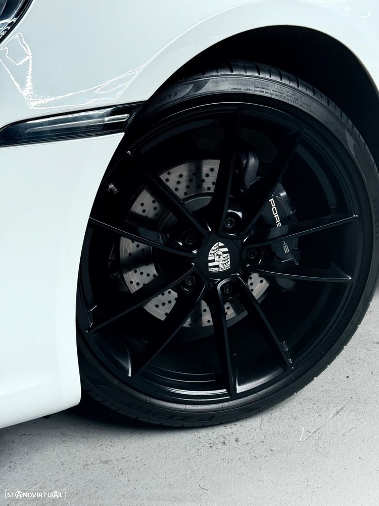 Porsche 911 (992) - 12