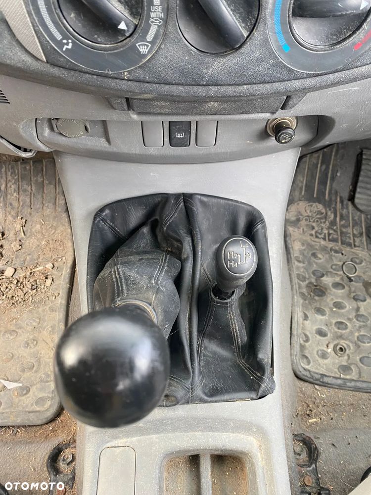 Toyota Hilux 4x4 Extra Cab Sol - 17