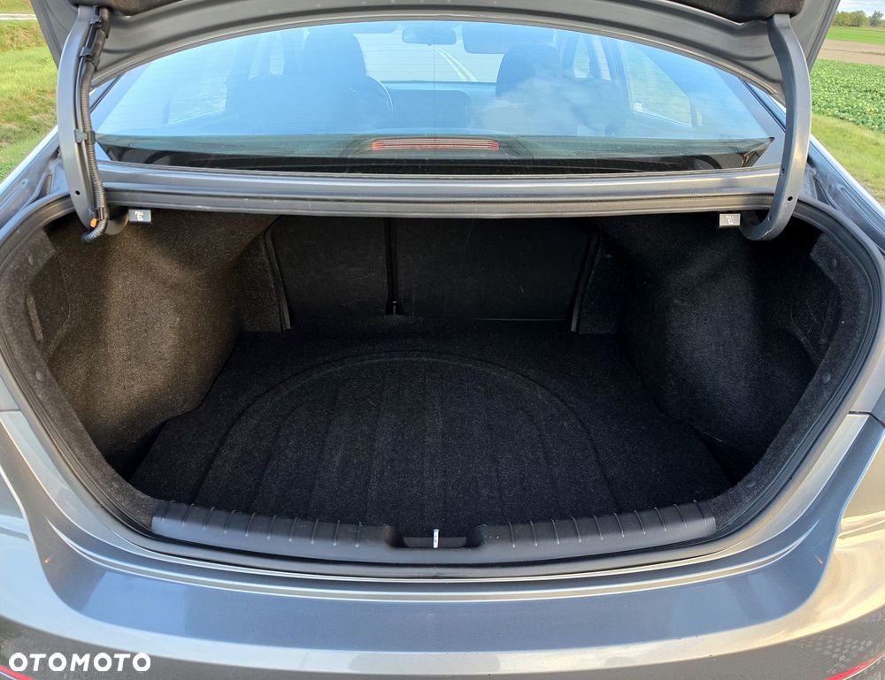 Hyundai Elantra 1.6 Comfort - 28