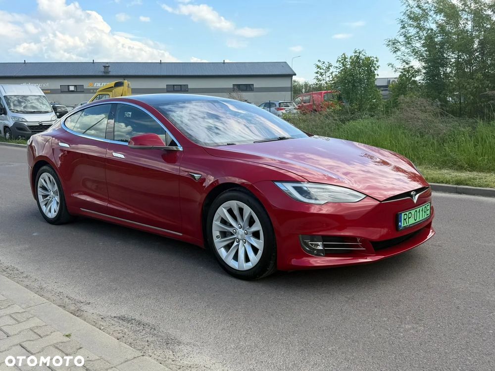 Tesla Model S - 6
