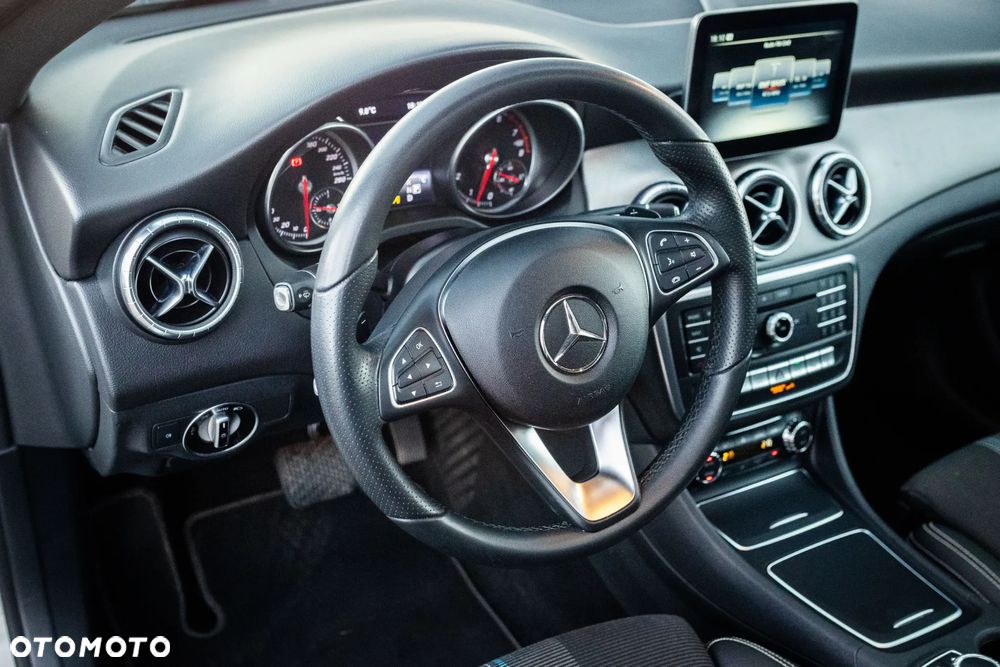 Mercedes-Benz CLA Shooting Brake 200 7G-DCT - 15