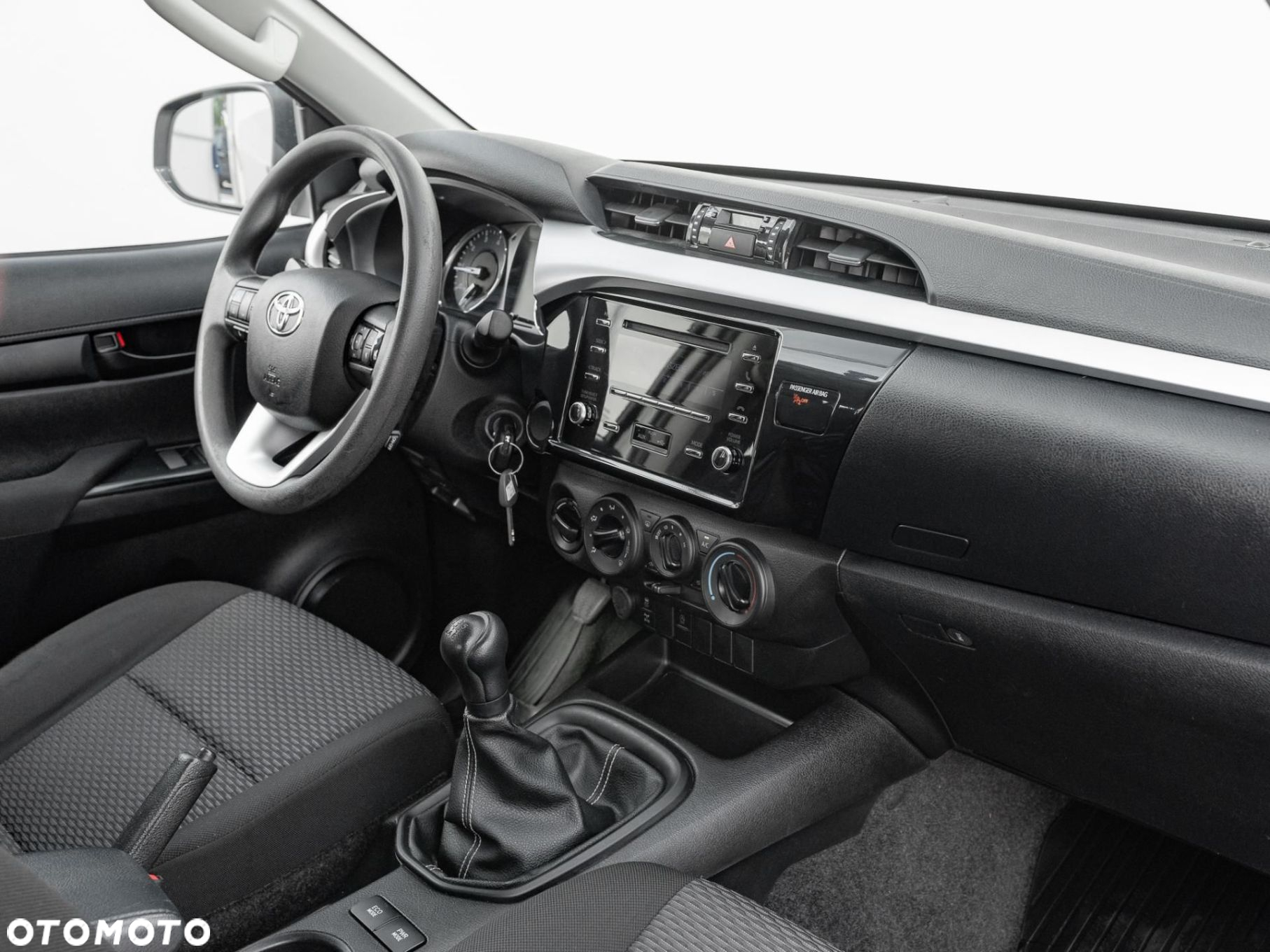 Toyota Hilux - 30