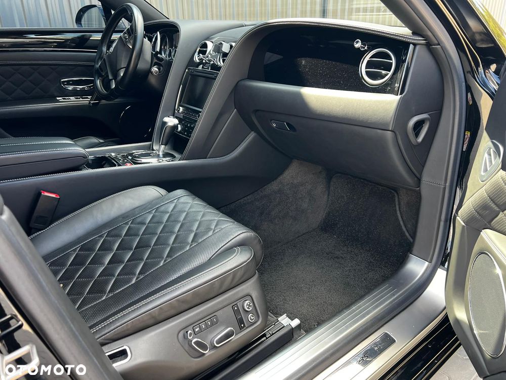 Bentley Flying Spur V8 S - 24