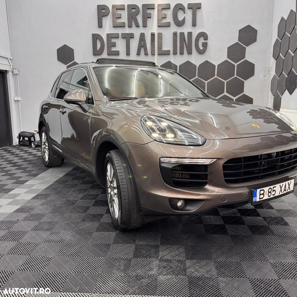 Porsche Cayenne - 1