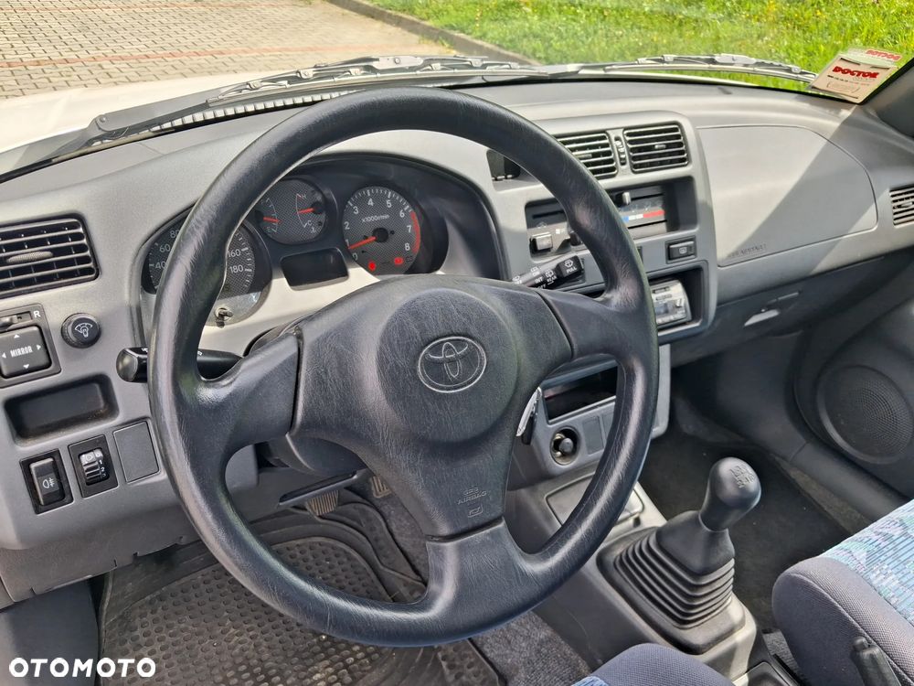 Toyota RAV4 2.0 GLi - 21
