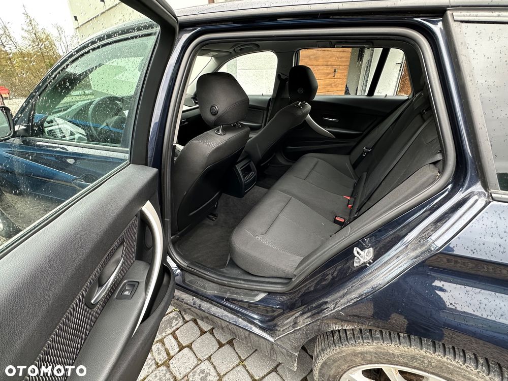 BMW Seria 3 320d - 12