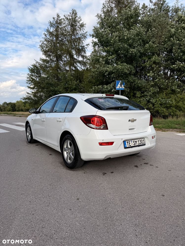 Chevrolet Cruze 1.6 LS - 22