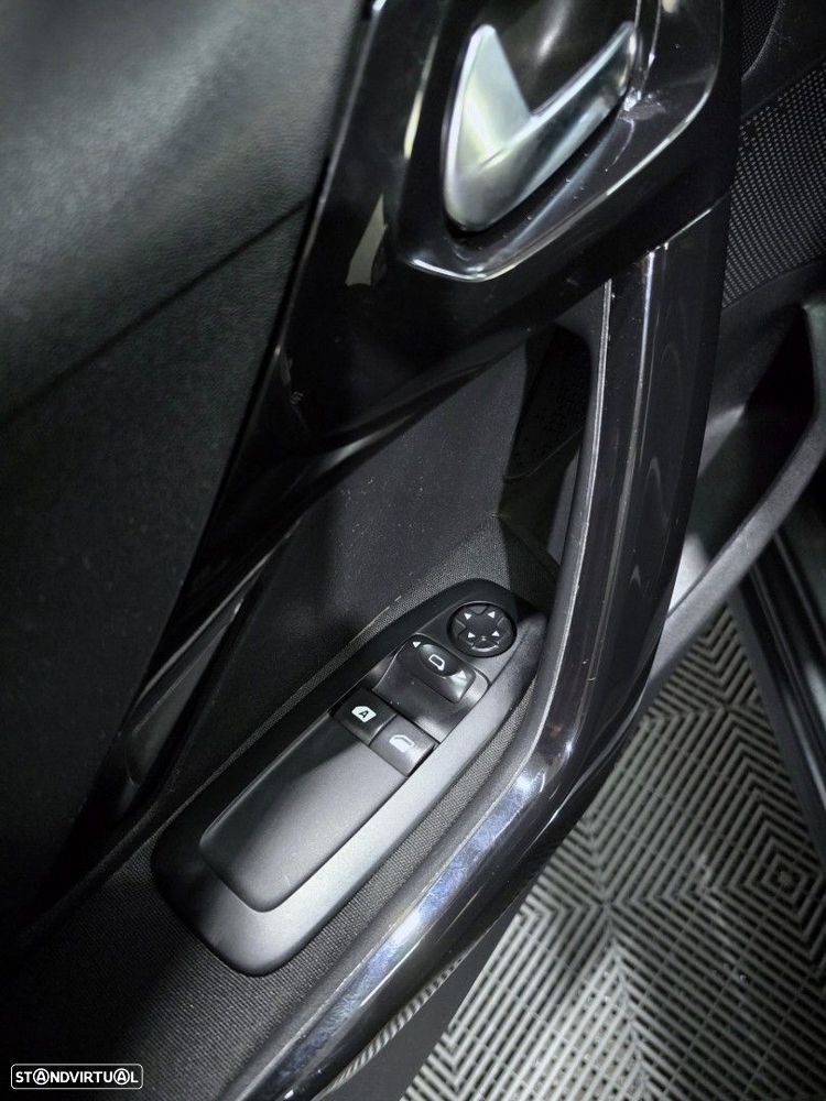 Peugeot 208 1.2 PureTech Active - 22