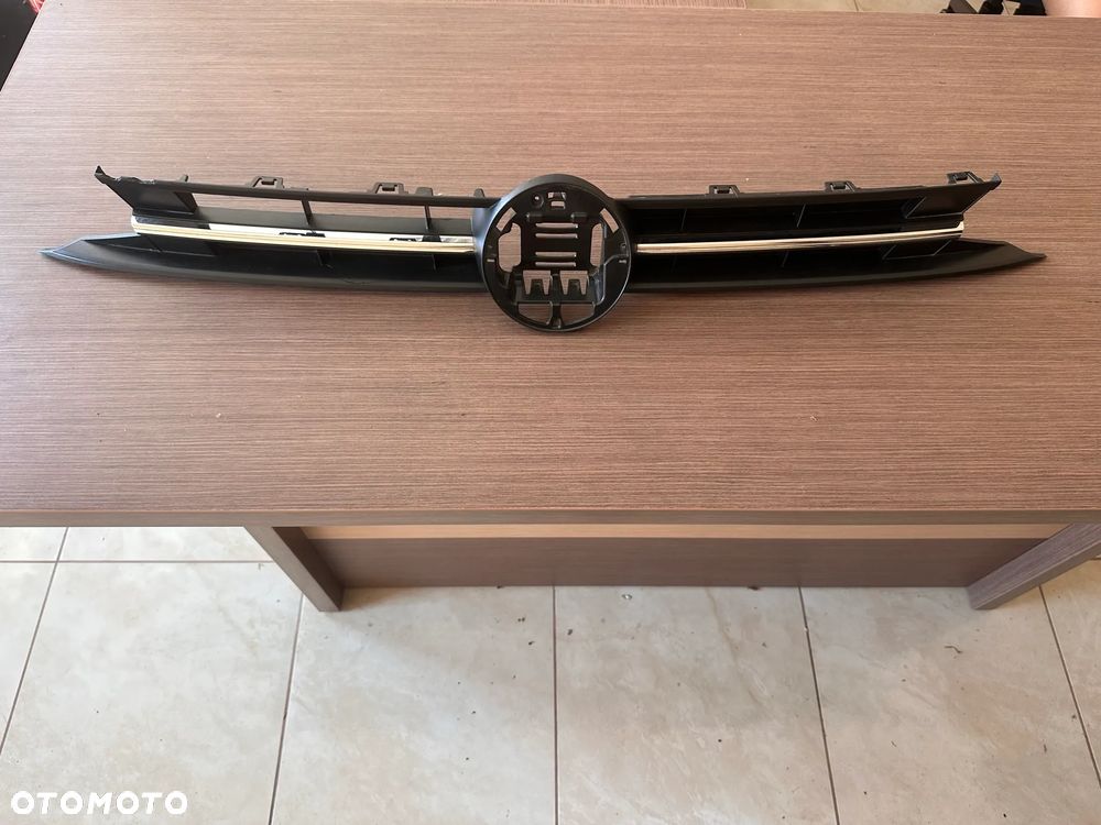 Grill Atrapa VW Polo 2G 2G0853651L 2G0853653L uszkodzony - 1