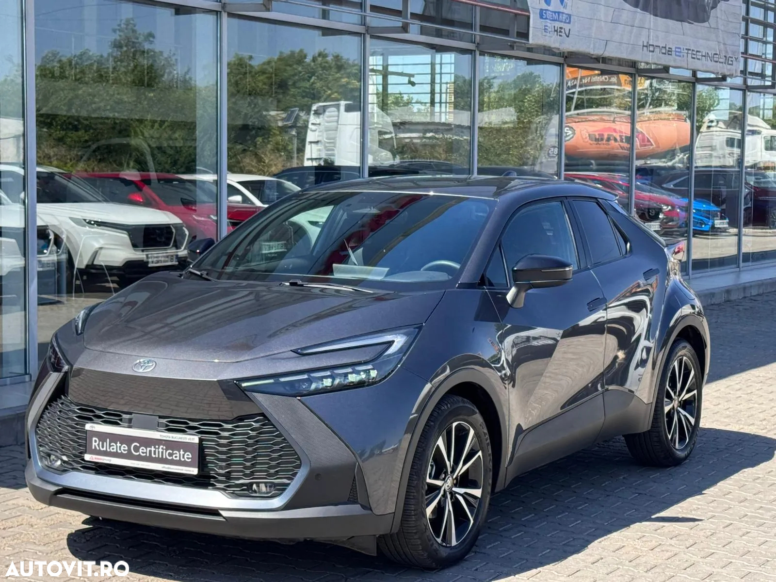 Toyota C-HR ver-1-8-hev-140-cp-4x2-cvt-dynamic - 2
