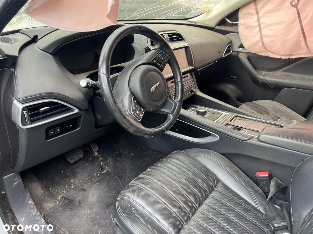 Jaguar F-Pace - 5