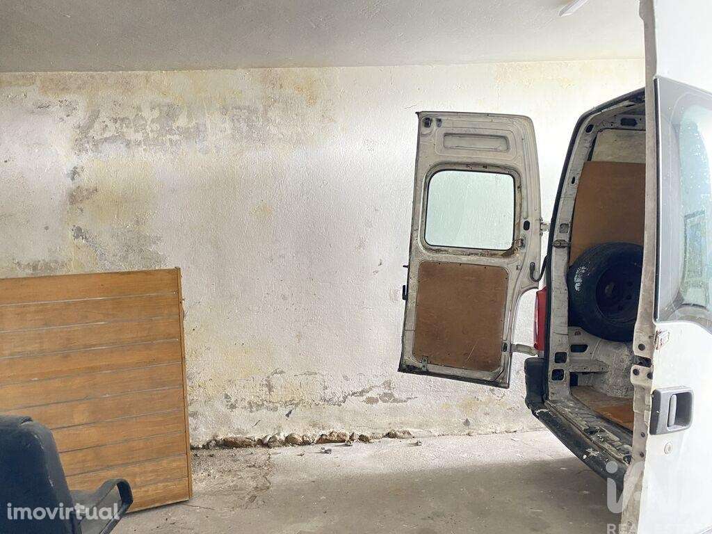 Armazém em Oliveira do Douro de 679,00 m2 - Grande imagem: 3/26