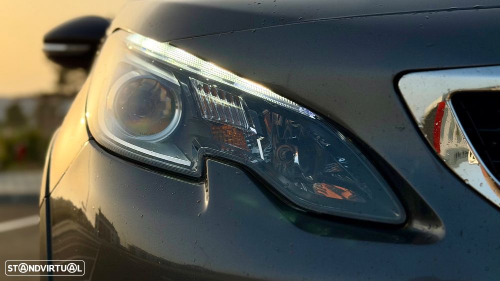Peugeot 2008 1.2 PureTech GT Line - 4