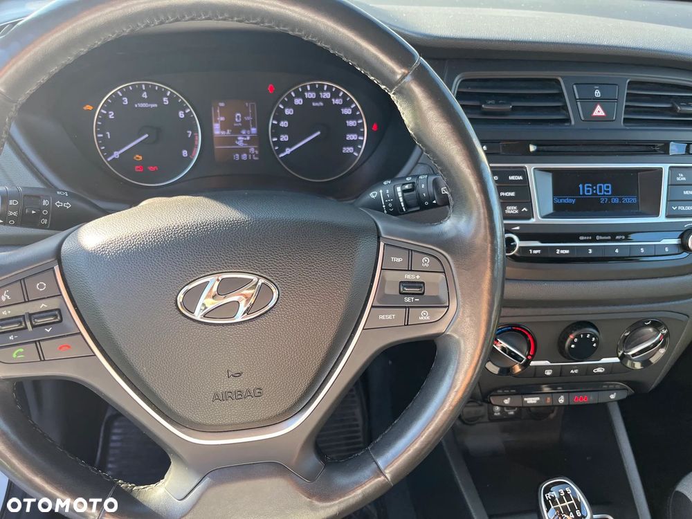 Hyundai i20 1.4 Premium - 17