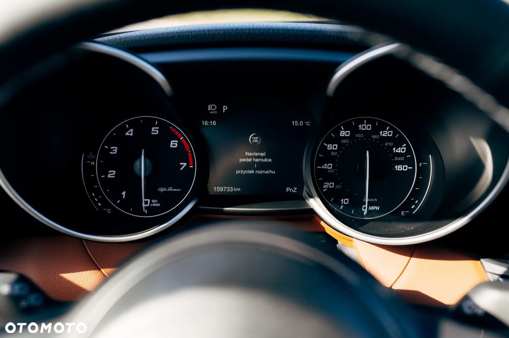 Alfa Romeo Giulia 2.0 Turbo 16V AT8-Q4 Ti - 9