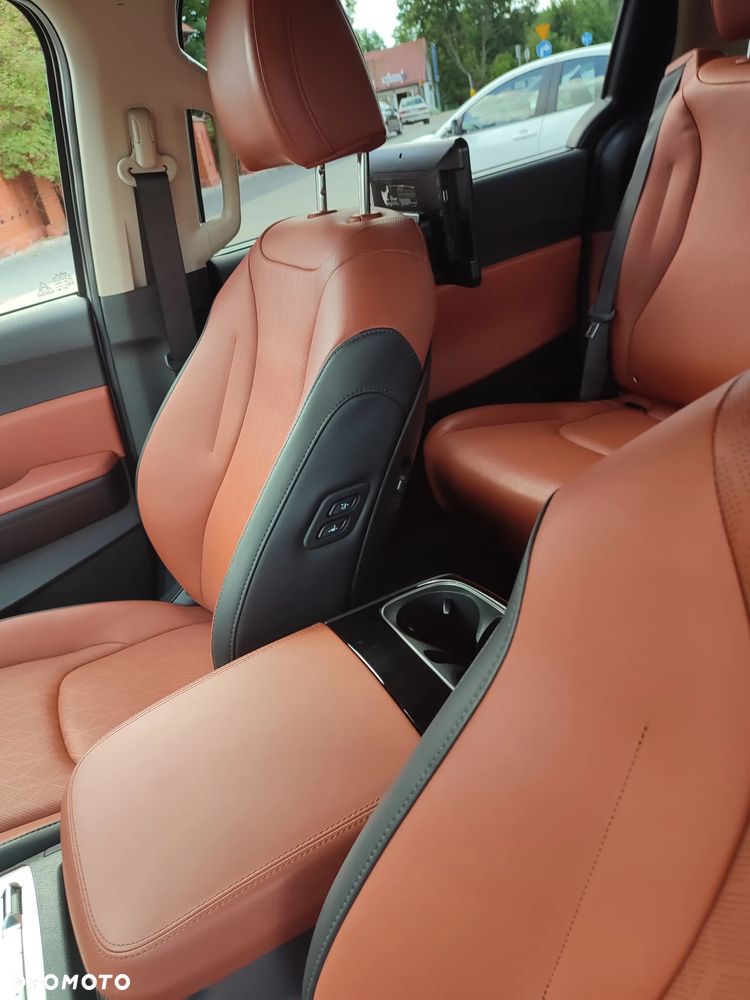 Kia Carnival - 10