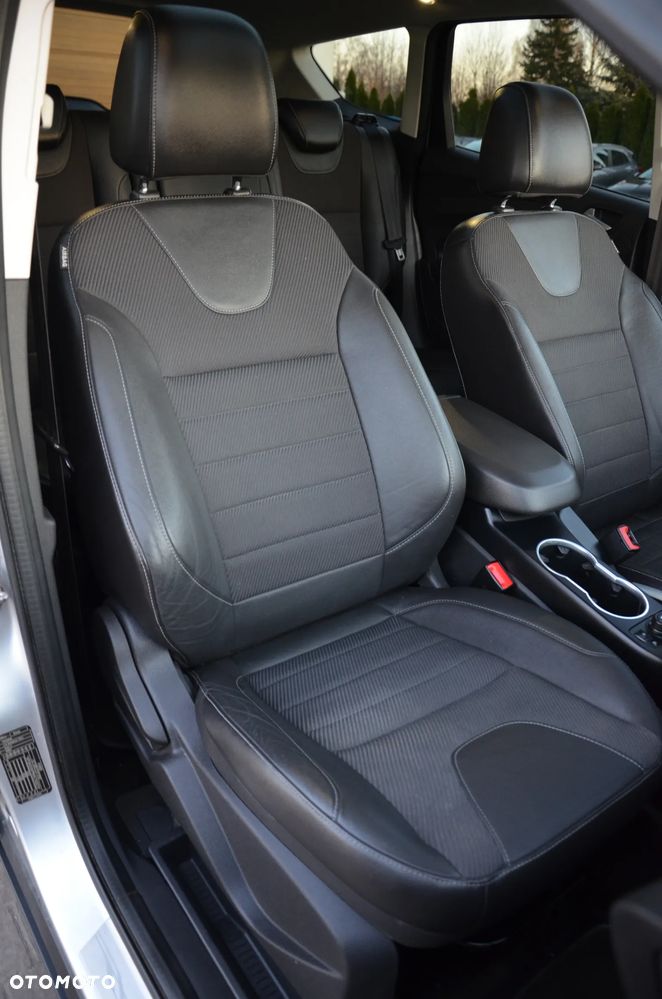 Ford Kuga 2.0 TDCi 4x4 Titanium - 23