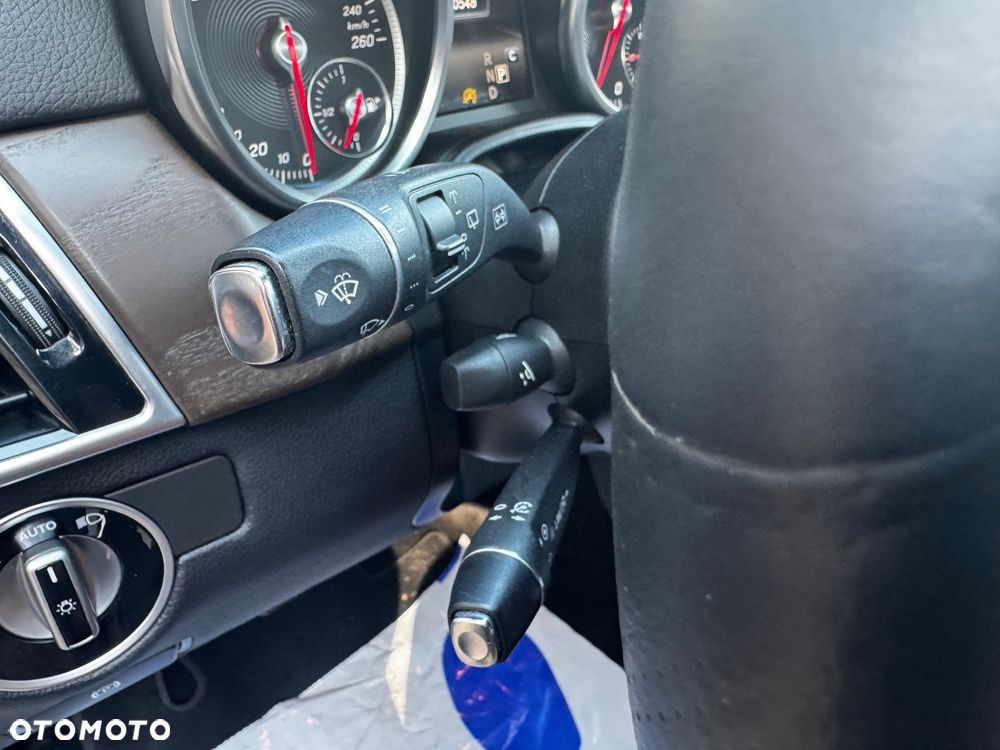 Mercedes-Benz GLS - 12