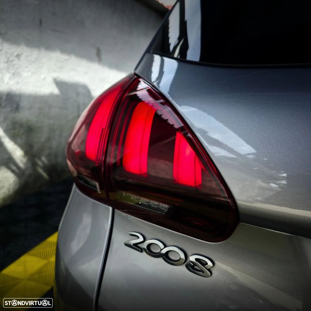 Peugeot 2008 1.2 PureTech Signature - 11