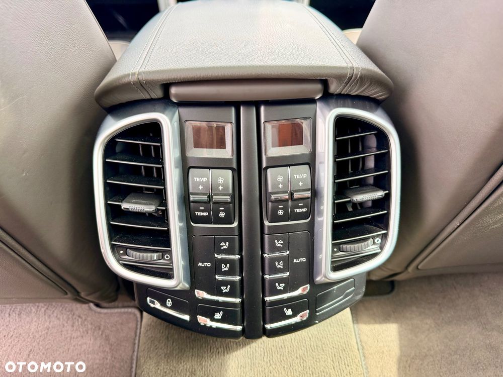 Porsche Cayenne Standard - 33