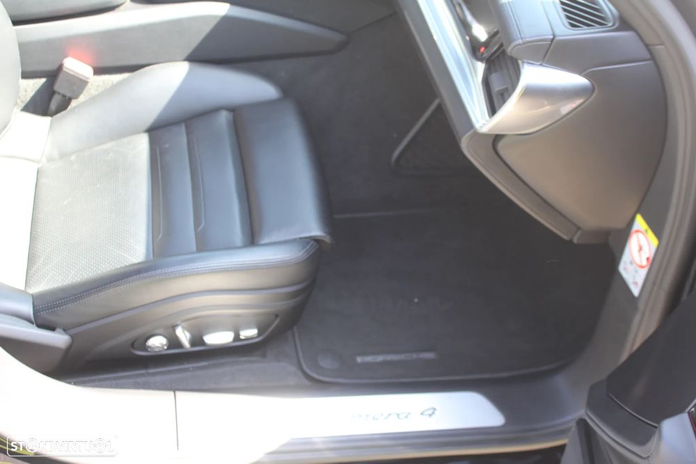 Porsche Panamera Sport Turismo 4 E-Hybrid Platinum Edition - 22