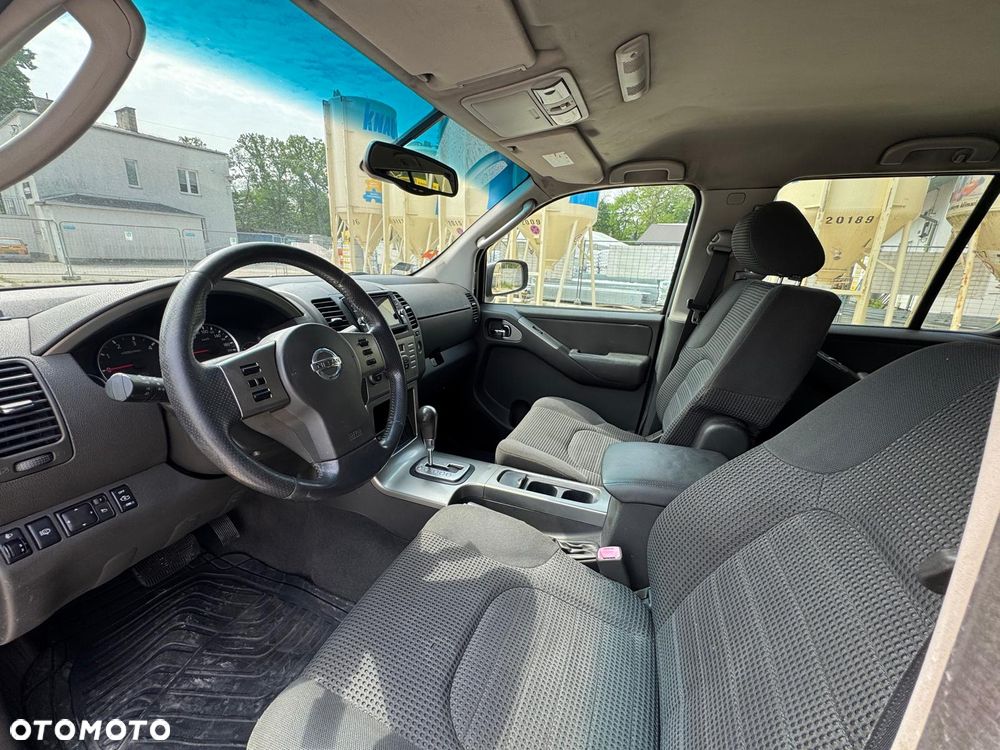Nissan Pathfinder - 12