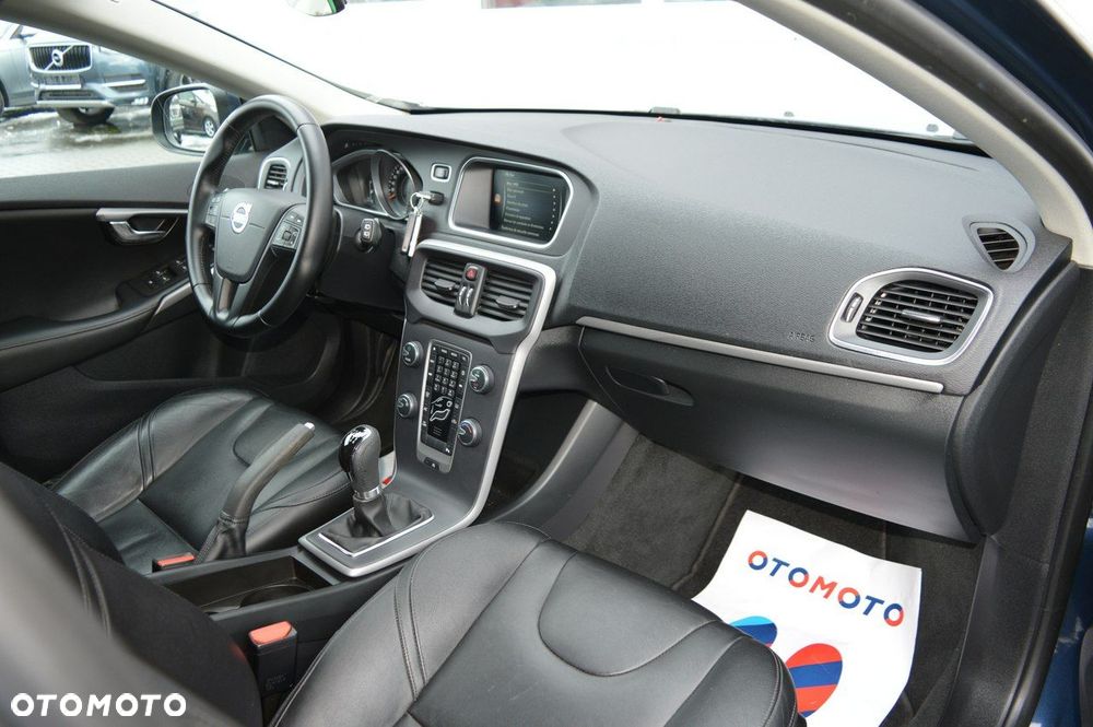 Volvo V40 D2 - 24
