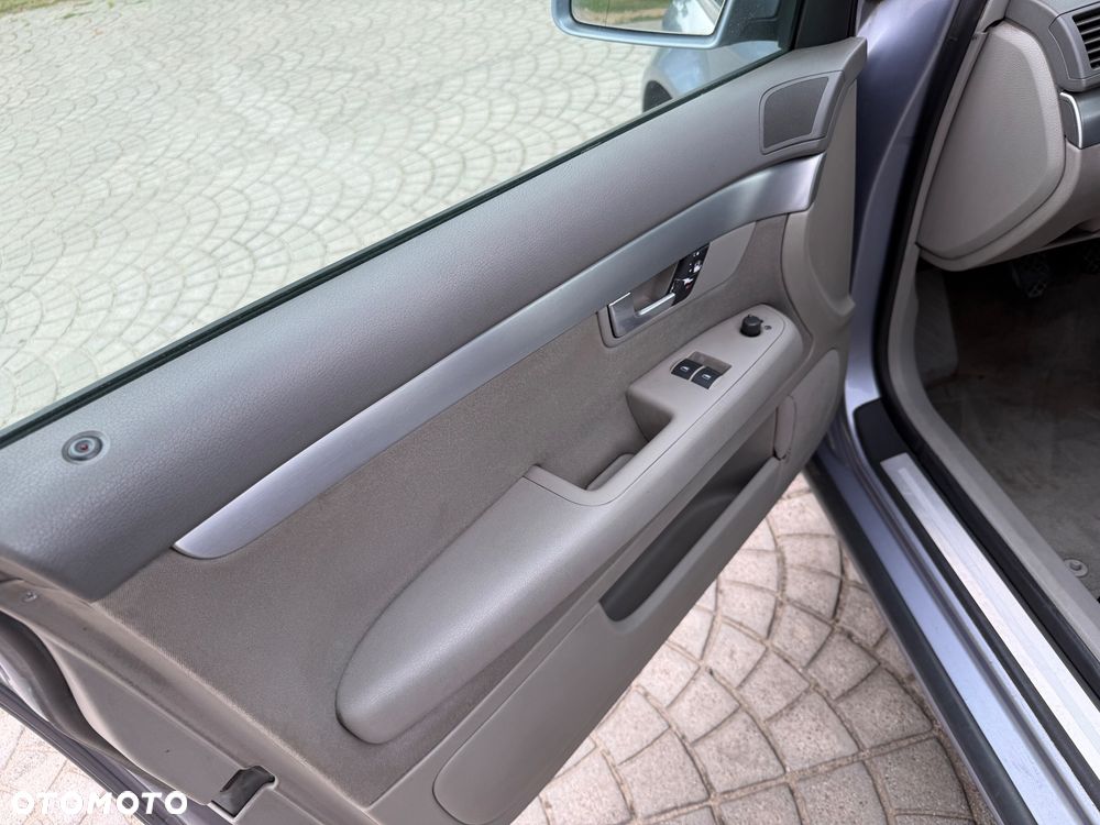 Audi A4 Limousine - 6