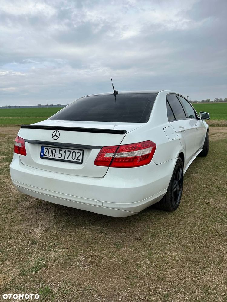 Mercedes-Benz E-Class 2010 photo 4
