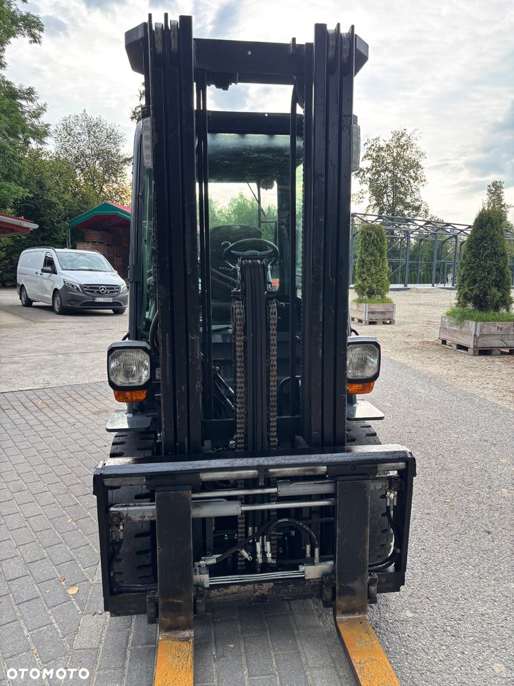 Toyota 8FDF25 8FD25F diesel 4cyl przesuw pozycjoner KABINA  55 500netto 2,5t - 7