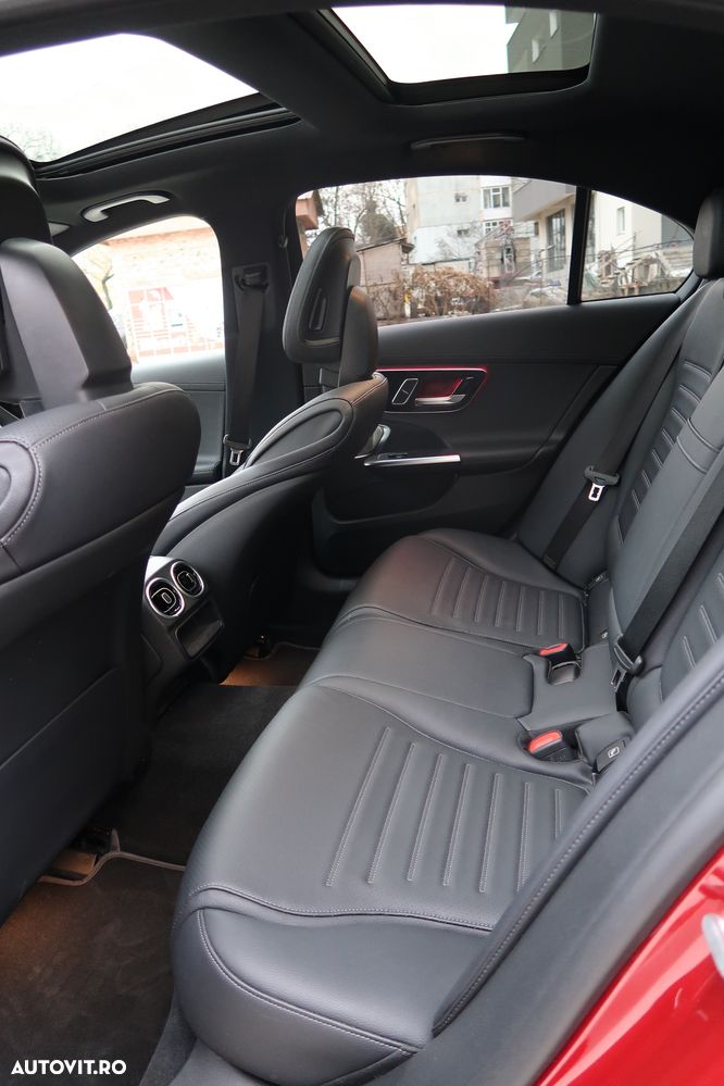 Mercedes-Benz C 300 4MATIC 9G-TRONIC AMG Line - 13