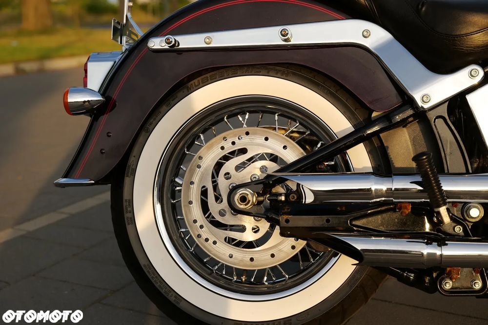 Harley-Davidson Softail Deluxe - 21
