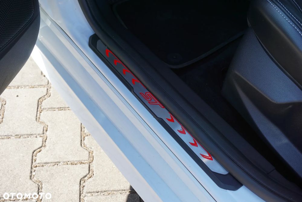 Ford Focus SW 2.0 EcoBoost ST Leather Exclusive Pack - 9