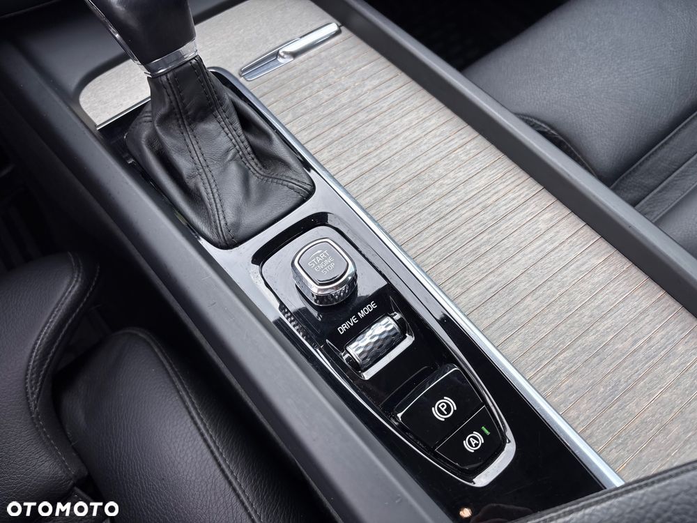 Volvo XC 60 D4 AWD Geartronic Inscription - 28