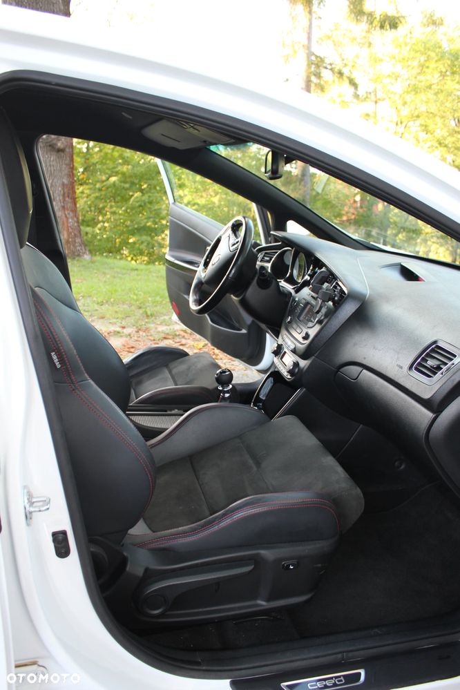 Kia Ceed 1.6 T-GDI GT - 8