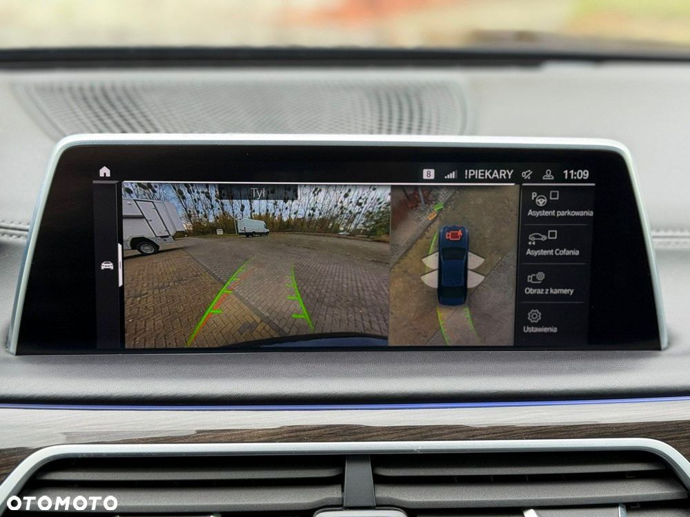 BMW Seria 7 750i xDrive sport - 35