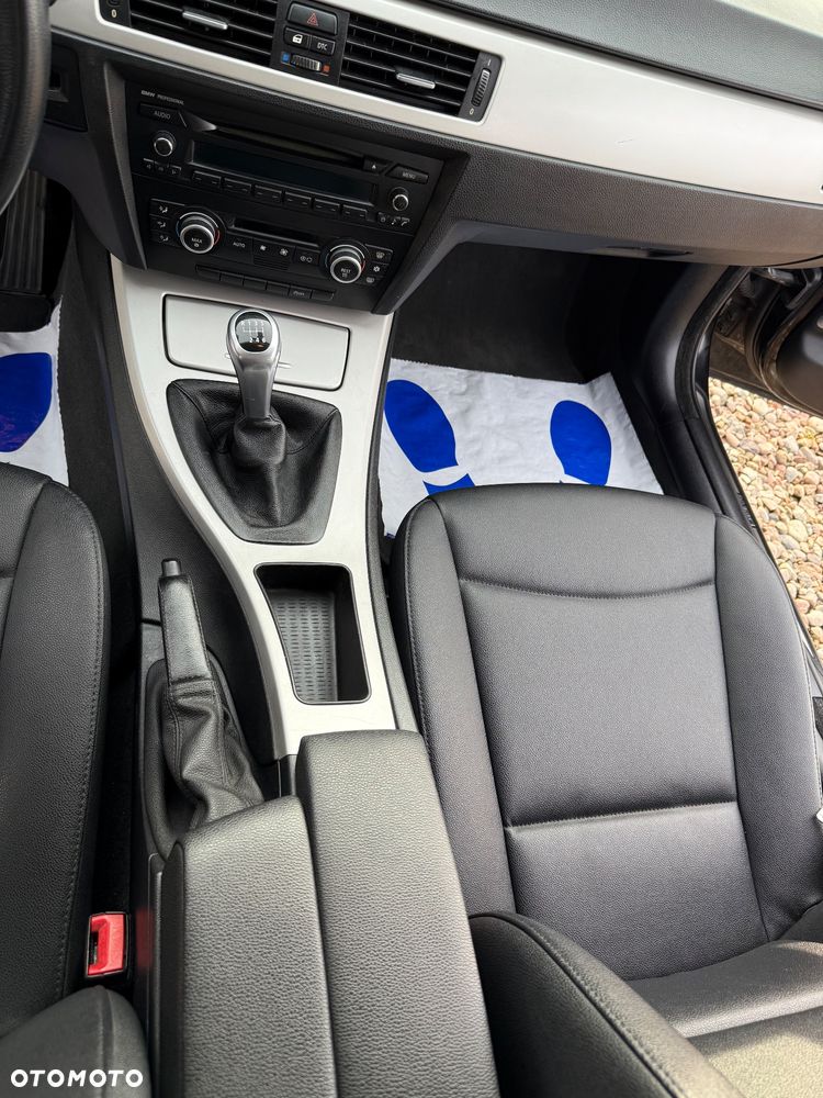 BMW Seria 3 318d DPF Edition Exclusive - 29