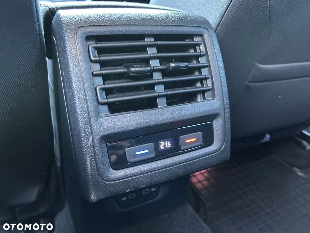 Volkswagen Golf - 37