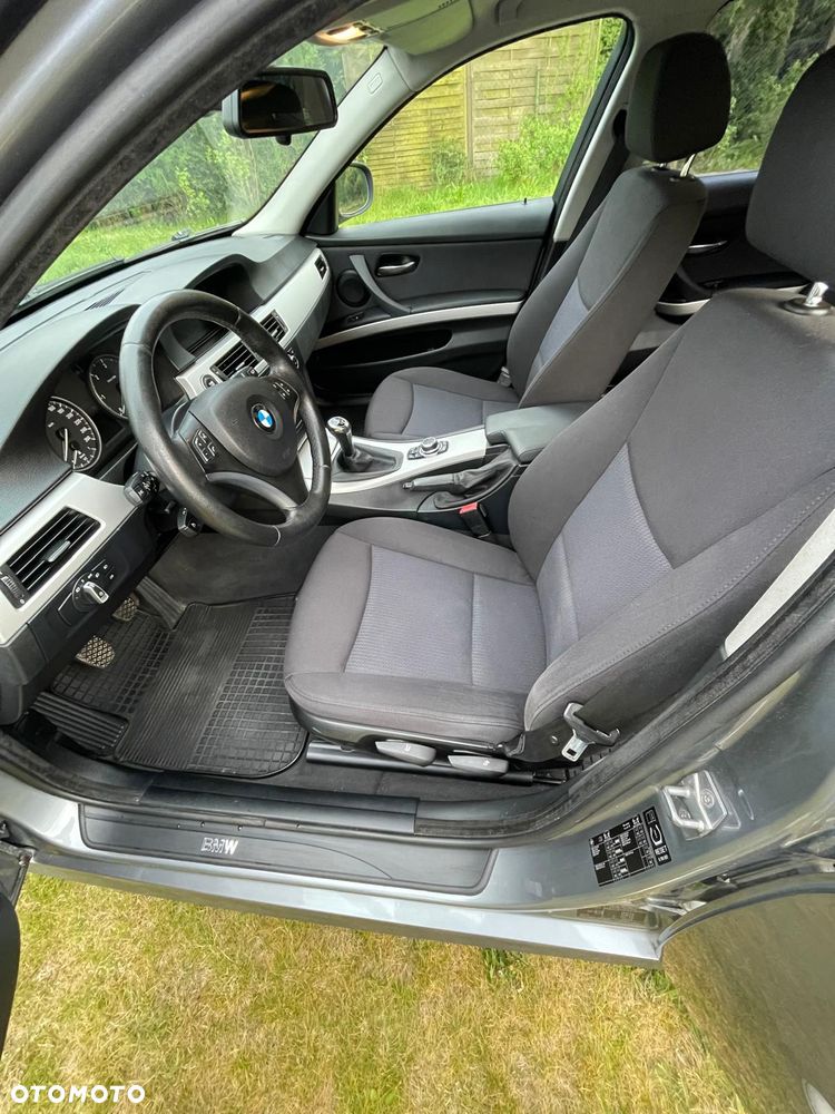 BMW Seria 3 318d - 12