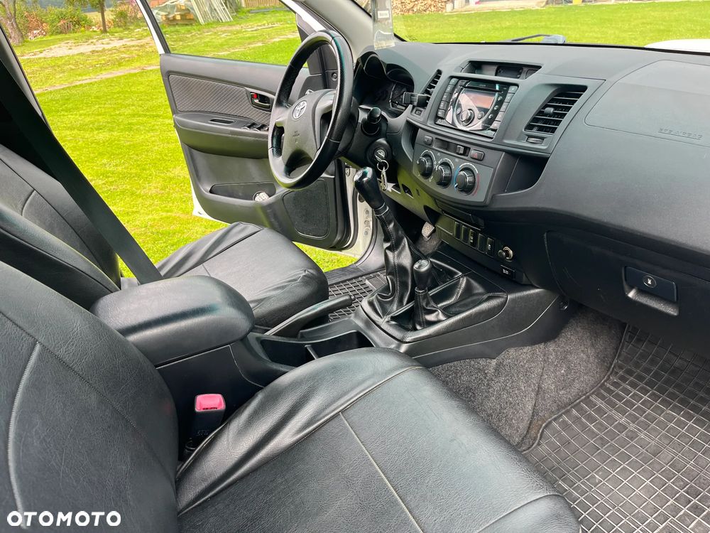 Toyota Hilux - 10