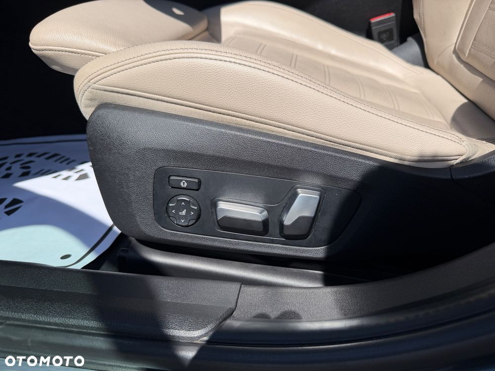 BMW Seria 3 330i xDrive M Sport - 18