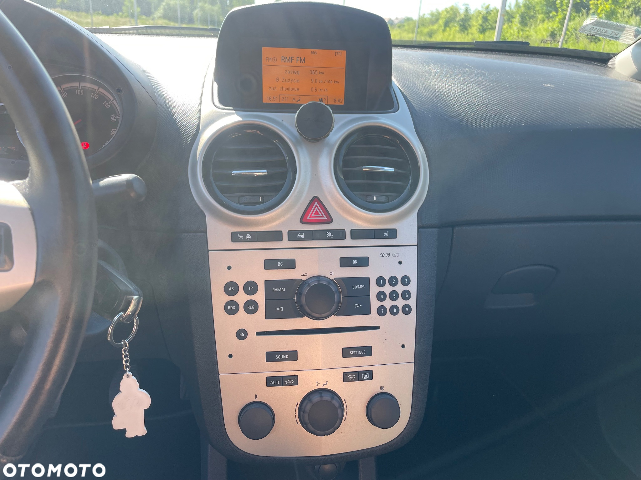 Opel Corsa 1.4 16V Cosmo - 14