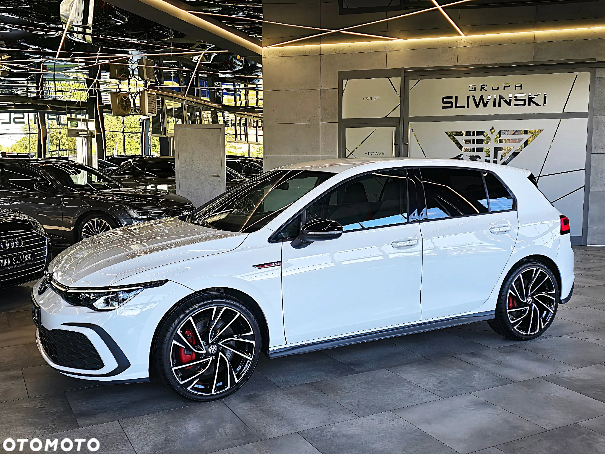 Volkswagen Golf VIII 2.0 TSI GTI DSG - 3